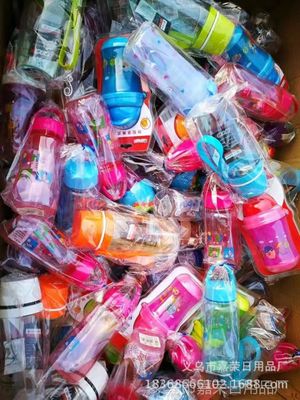 2017爆款地攤太空杯 摔不破、帶錄音廣告，5元模式引爆日用品批發市場